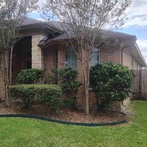 gardening service by Parra's Lawn Service reviewed on August 16, 2025