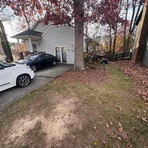 Leaf Removal by Rivers Edge Landscaping reviewed on November 20, 2025