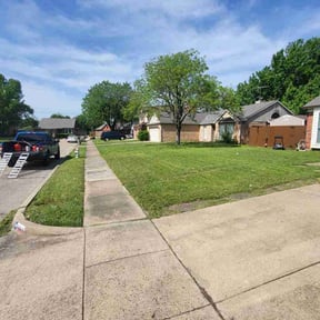 lawn service by Much Obliged Lawn Care reviewed on November 3, 2023