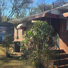 Bush Trimming by Polanco Abel Lawn Care reviewed on November 20, 2025