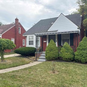 Bush Trimming by Álvarez Landscaping &amp; Remodeling LLC reviewed on November 8, 2025