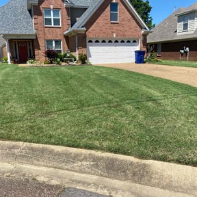 residential landscaping by Que Cutz reviewed on August 21, 2025