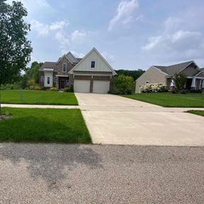 yard maintenance by RazaSharpe lanscaping LLC reviewed on August 19, 2025