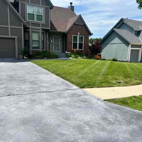 landscape maintenance by Congolivin lawncare services llc reviewed on November 29, 2025