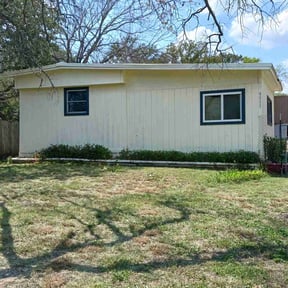 Bush Trimming by Lowcountry yard maintaince reviewed on October 18, 2025