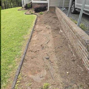 Bush Trimming by MartÃnez landscaping reviewed on August 18, 2025