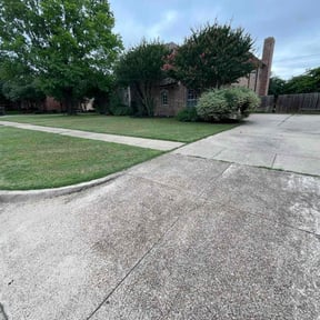 yard maintenance by Keep it Loe Lawn Service reviewed on August 16, 2025