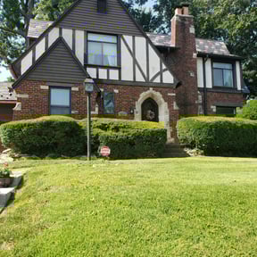 Bush Trimming by S. Hayes lawn Maintenance reviewed on November 20, 2025