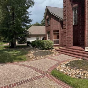 Bush Trimming by Greenscapes NW reviewed on December 15, 2025