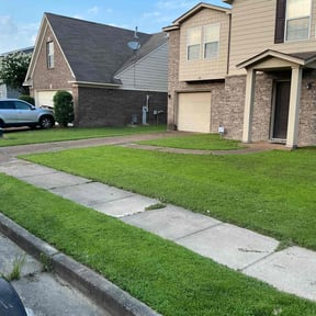 landscape maintenance by Luxury Lawn's of Chattanooga reviewed on August 19, 2025
