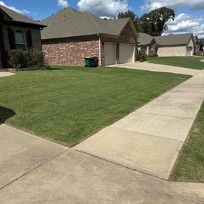 yard maintenance by Greene Family Lawncare reviewed on August 20, 2025