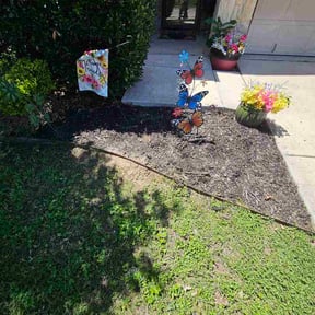 Flower Bed Weeding by Las Tortugas LLC reviewed on June 2, 2026
