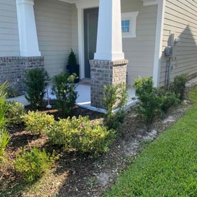 Bush Trimming by Hensley Property Management reviewed on August 17, 2025