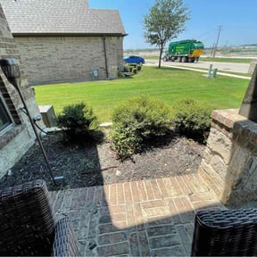 Flower Bed Weeding by New Surroundings reviewed on August 16, 2025