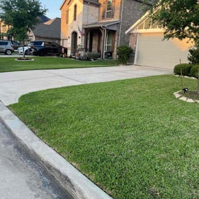 yard care by Mr. Larrys Yard Maintenance LLC reviewed on August 19, 2025