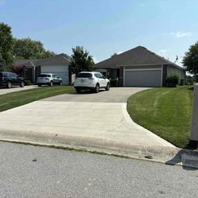 yard maintenance by Manicure Lawn Care reviewed on August 19, 2025