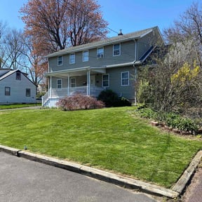 yard service by Premium Lawn Care & Snow Removal reviewed on August 20, 2025
