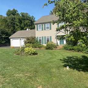 grass maintenance by J&R LawnCare & Maintenance reviewed on June 5, 2025