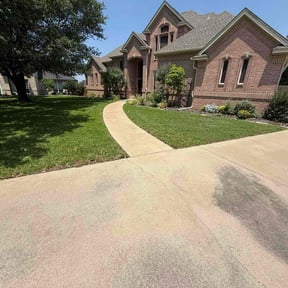 residential landscaping by Majors mowing reviewed on November 24, 2025