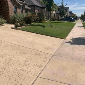 landscape maintenance by ZCUT'S LCS reviewed on August 17, 2025