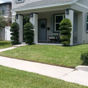 Flower Bed Weeding by Redmond Home & Garden Services LLC reviewed on August 21, 2025