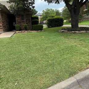 yard maintenance by Js Lawn Care reviewed on August 19, 2025