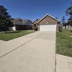 grass maintenance by Anthony&#039;s Lawn and Maintenance reviewed on November 27, 2023