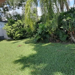 lawn care services by Signature Lawn Care LLC. reviewed on April 28, 2022