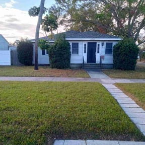 Bush Trimming by Parker Landscape & Maintenance reviewed on August 19, 2025