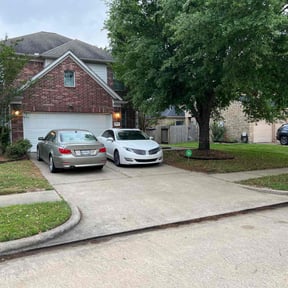 yard service by Ecoscape lawn maintenance inc reviewed on August 17, 2025