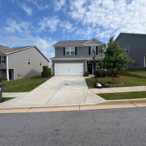 residential landscaping by Lee's Lawn Care reviewed on August 17, 2025