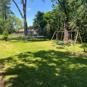 gardening service by Everything TAYLORMADE lawn care reviewed on August 20, 2025