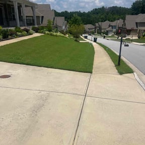 lawn care by Pawpaws lawn care service reviewed on August 15, 2025