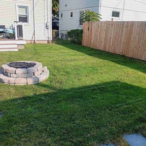 lawn care services by Ford year-round Lawn Service reviewed on November 30, 2023