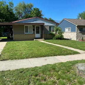 grass maintenance by Hampton's Landscaping LLC reviewed on February 23, 2024