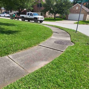 gardening service by Nextdoor Lawn Services LLC reviewed on August 21, 2025