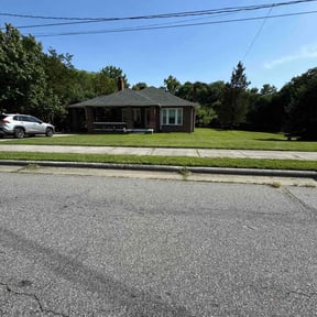 yard work by Red Hot Lawn Service reviewed on December 3, 2025