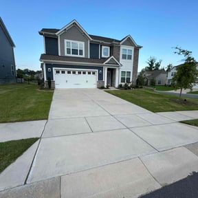 turf maintenance by Family Lawn Care reviewed on May 7, 2024