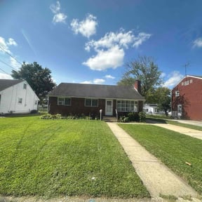 grass cutting by The crew lawn care reviewed on May 1, 2025