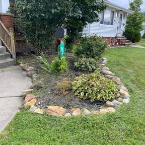 Flower Bed Weeding by Second Glance Landscaping LLC reviewed on October 21, 2025