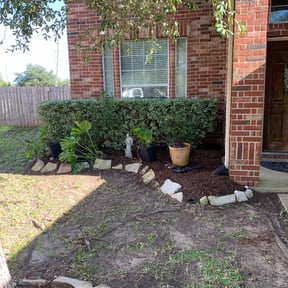 Bush Trimming by S&M Landscaping reviewed on August 21, 2025