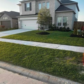 lawn care by Smack Down lawns and tractor services reviewed on May 20, 2023