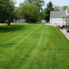 yard service by HotRod's Lawn Care Service reviewed on August 20, 2025