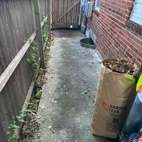 Leaf Removal by Lawns Murcia Landscaping reviewed on September 30, 2025
