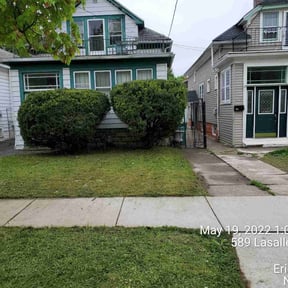 Bush Trimming by HR land service llc reviewed on August 15, 2025