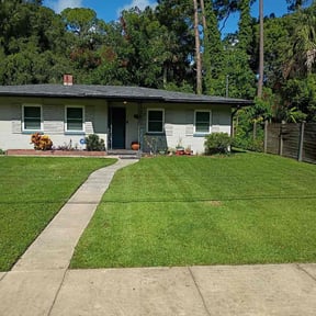 yard care by Neighborhood Lawn Service LLC reviewed on August 15, 2025