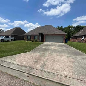 landscape maintenance by Grant Home and Lawn reviewed on August 19, 2025
