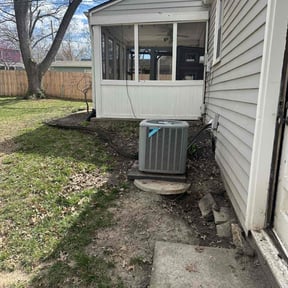 Leaf Removal by 2 Leaf Crew reviewed on August 15, 2025