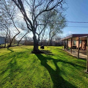 yard maintenance by Clear landscapes llc reviewed on August 18, 2025