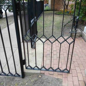 Leaf Removal by Robert Carreras Lawn Care reviewed on November 10, 2025